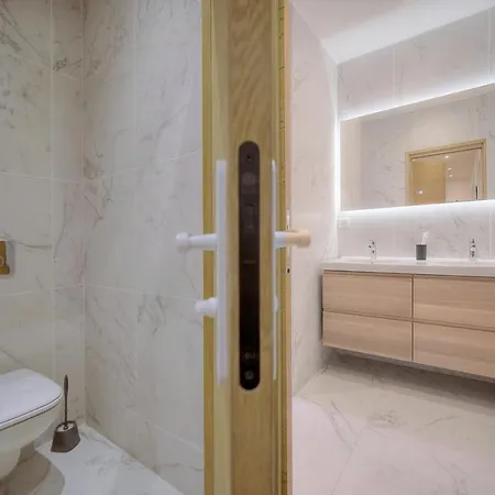 Superb Flat With 2 Bedrooms Near Palais Croisette 3p2 *